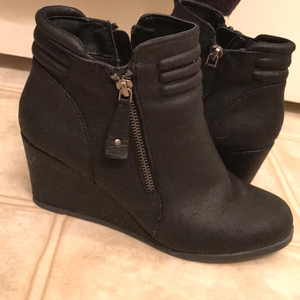 Bootie wedges black